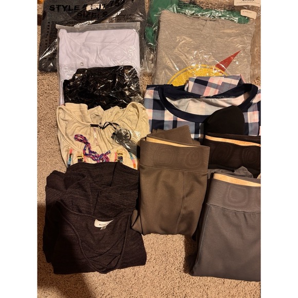 Reseller Bundle Wholesale  Assorted Lot 20 PC Womens Mixed Bulk Apparel - Picture 10 of 12